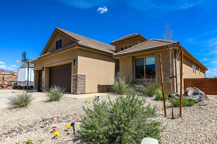 Property Photo:  1930 N Creek Side Ct  UT 84780 