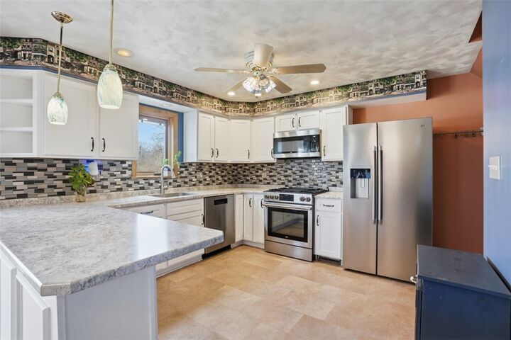 Property Photo:  1202 Romanhoff St  PA 15212 