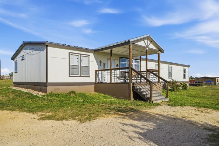 Property Photo:  2493 County Road 464  TX 78621 