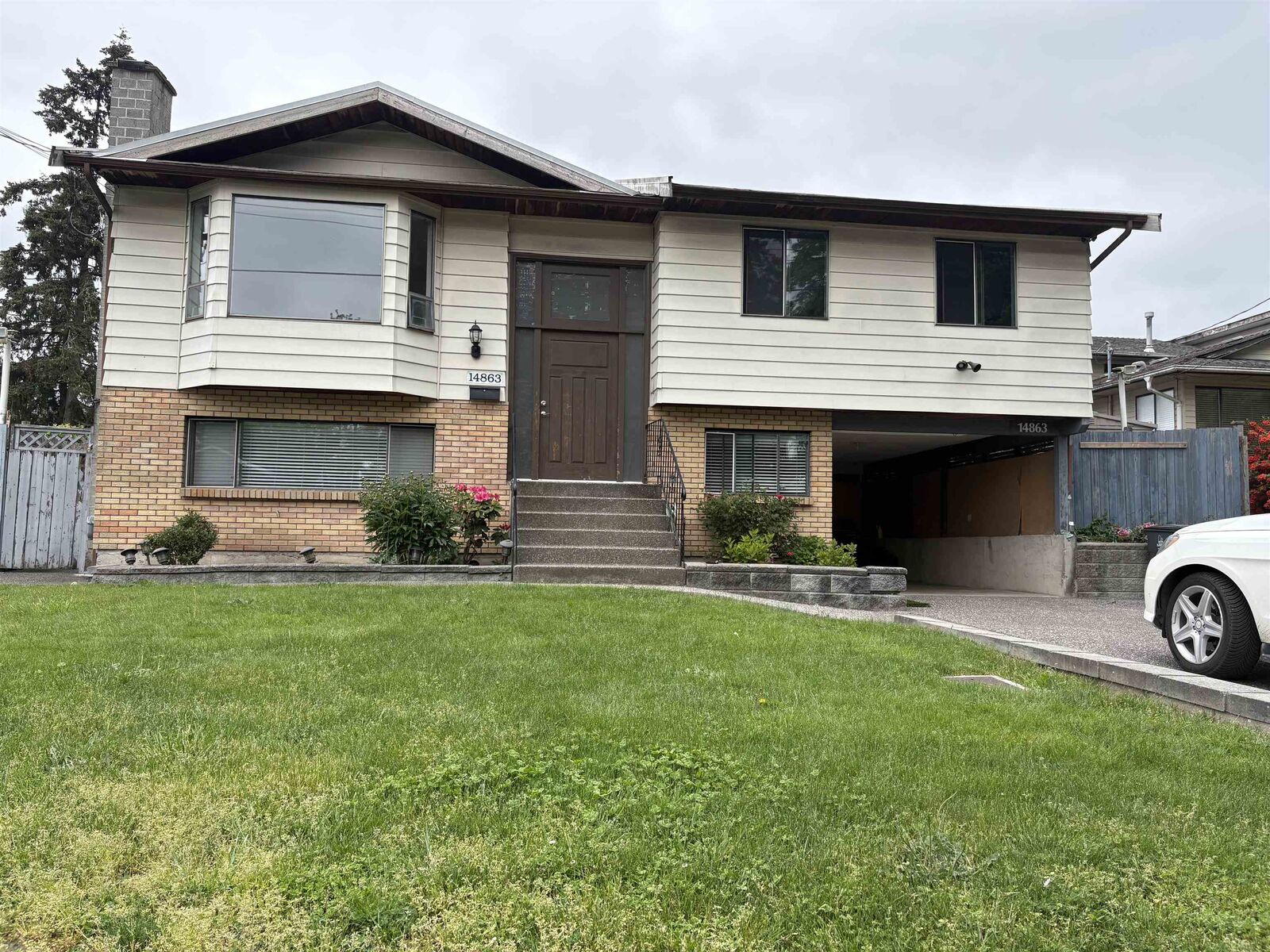 Property Photo: 14863 87A Avenue BC V3S 5X4