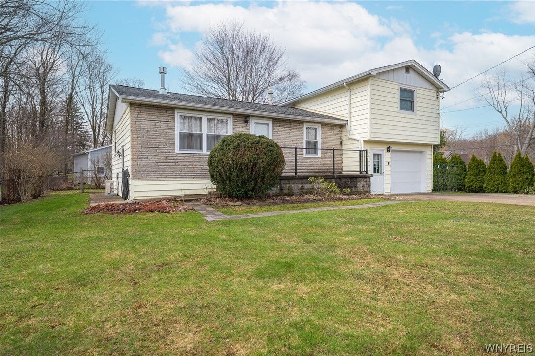 Property Photo: 2125 Lakeview Road NY 14085