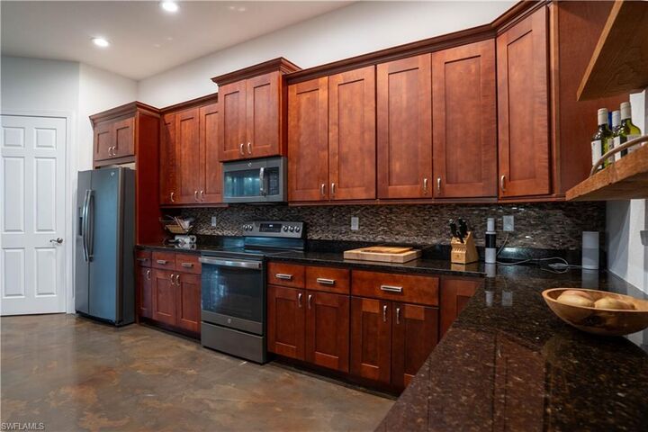 Property Photo:  1561 Lynwood Ave  FL 33901 