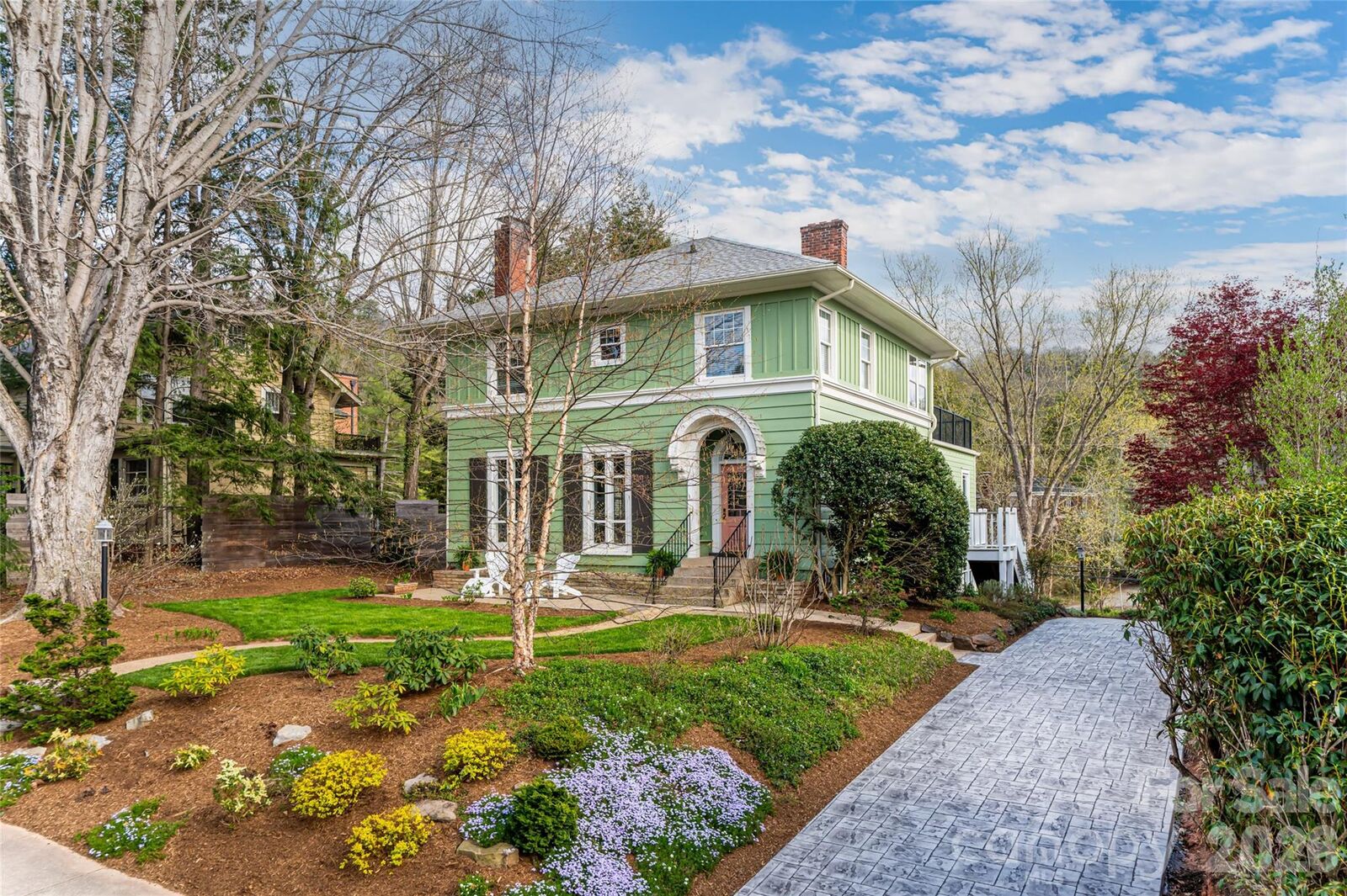 Property Photo:  18 Edgemont Road  NC 28801 