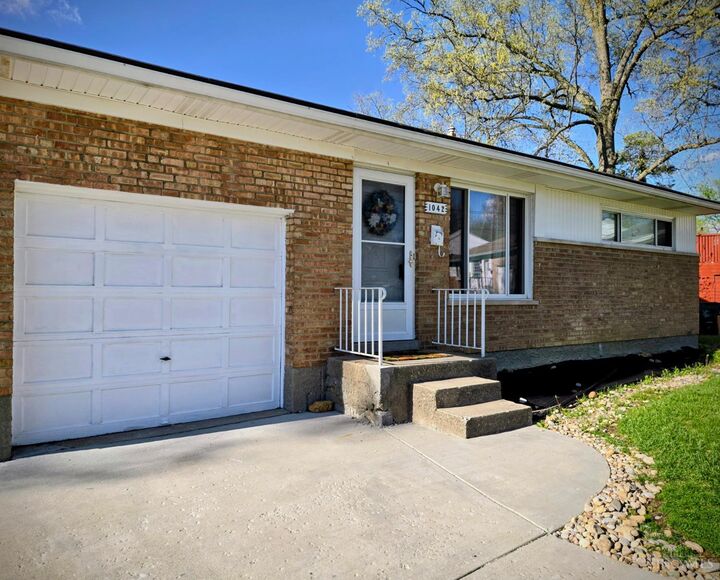 Property Photo:  1042 Hollytree Drive  OH 45231 