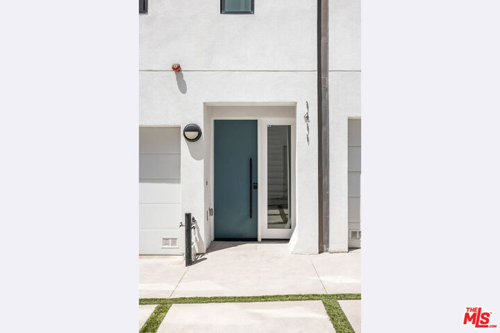 Property Photo:  1411 Roca Ln  CA 90041 