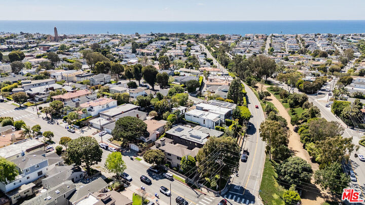 Property Photo:  2422 N Ardmore Ave  CA 90266 