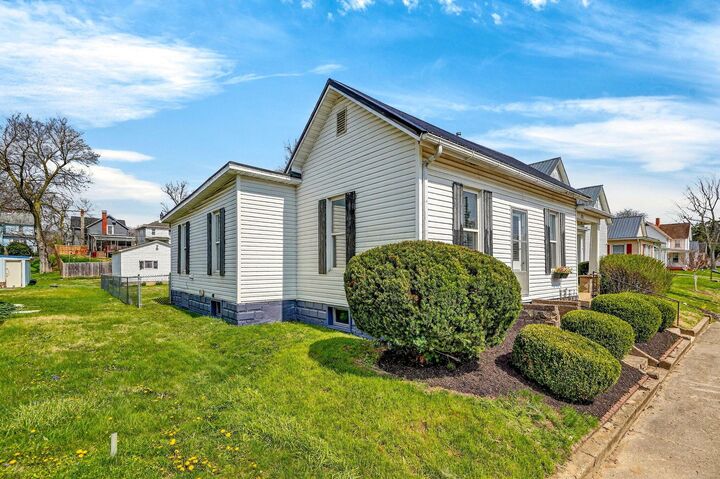 Property Photo:  122 Pleasant Street  OH 43113 