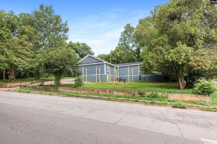 Property Photo:  907 Beaufort B  SC 29201 