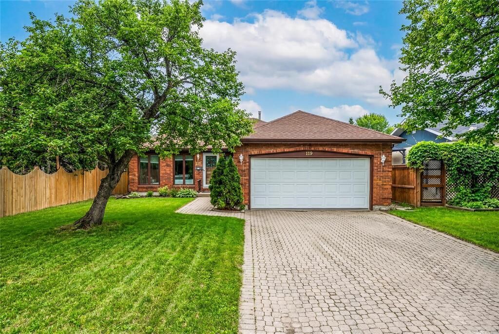 Property Photo: 115 Uxbridge Road North MB R2G 3E9