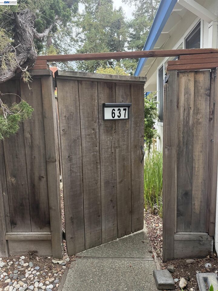 Property Photo:  637 &Amp 639 Keats  CA 94303 