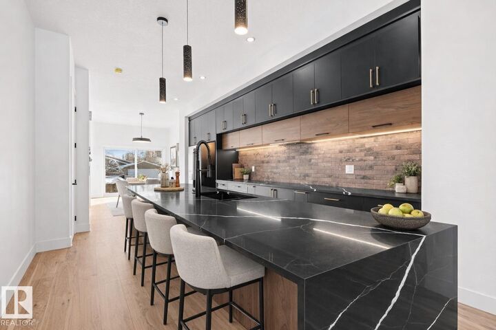 11021 132 Street NW — photo 1