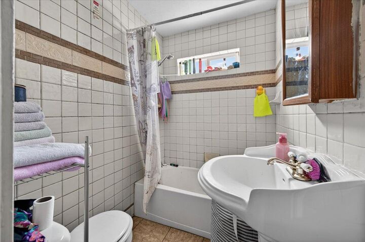 Property Photo:  1328 E Fedora Avenue  CA 93704 