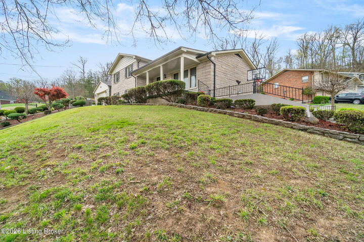 Property Photo:  7410 Ridan Way  KY 40214 
