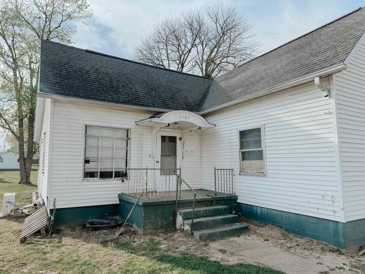 Property Photo:  1107 N Adams Street  KY 42459 