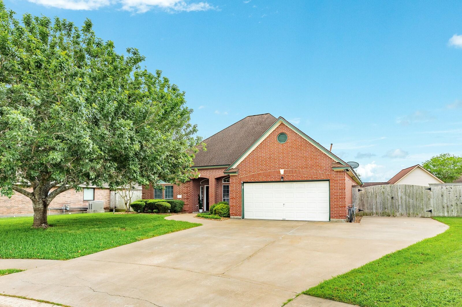 Property Photo:  115 Warbler Ct  TX 77531 