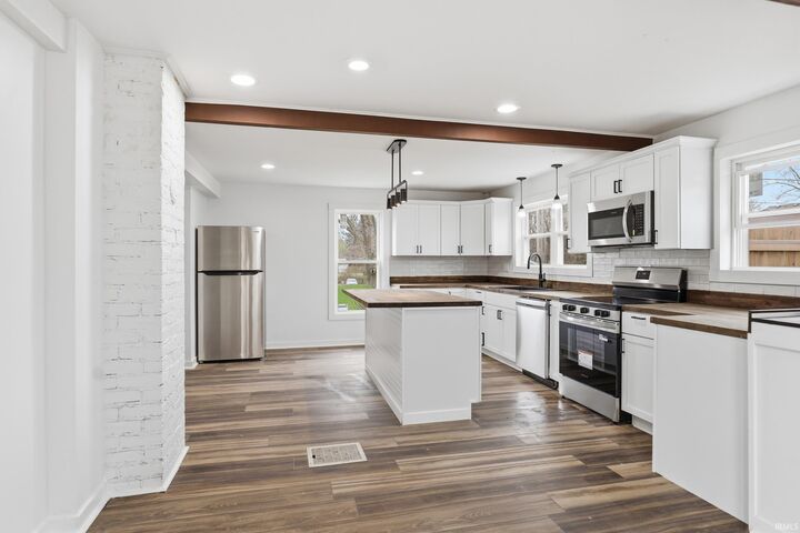 Property Photo:  1603 Summit Street  IN 46774 