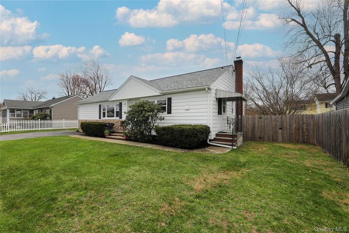 Property Photo:  11 Mountain View Avenue  NY 12477 