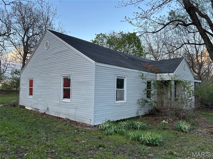 Property Photo:  253 Washington Court  MO 65536 