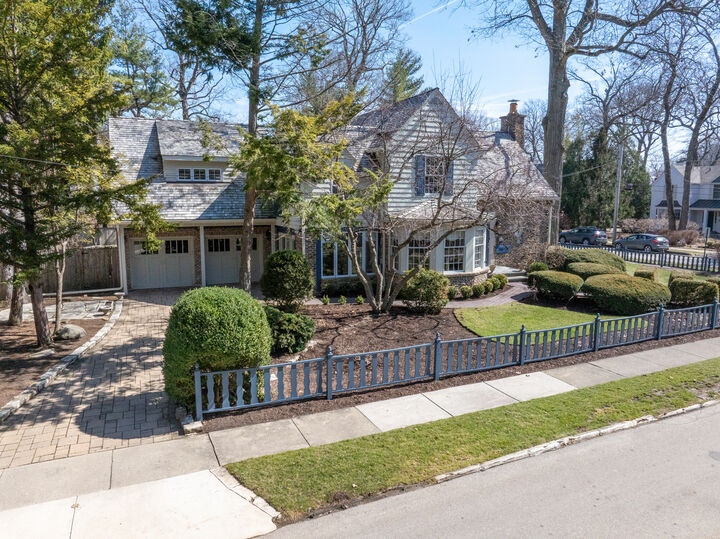 Property Photo:  333 Simpson Street  IL 60044 