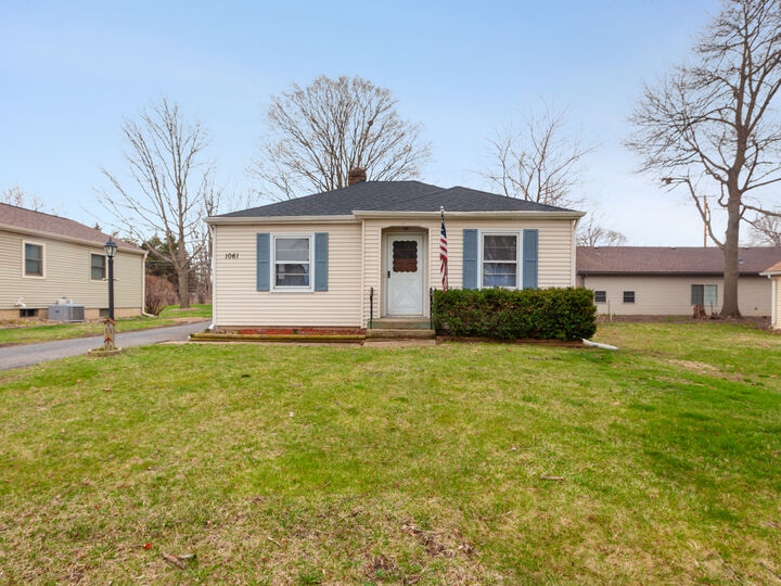 Property Photo:  1061 Houston Avenue  IL 60120 