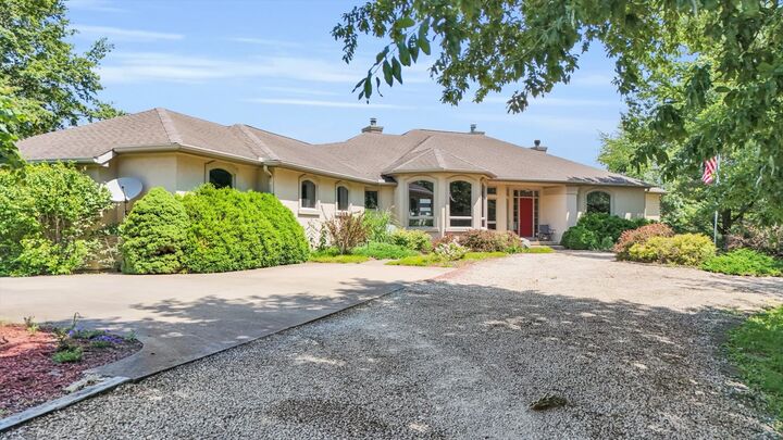 Property Photo:  401 M County Road 2425 N  IL 61853 