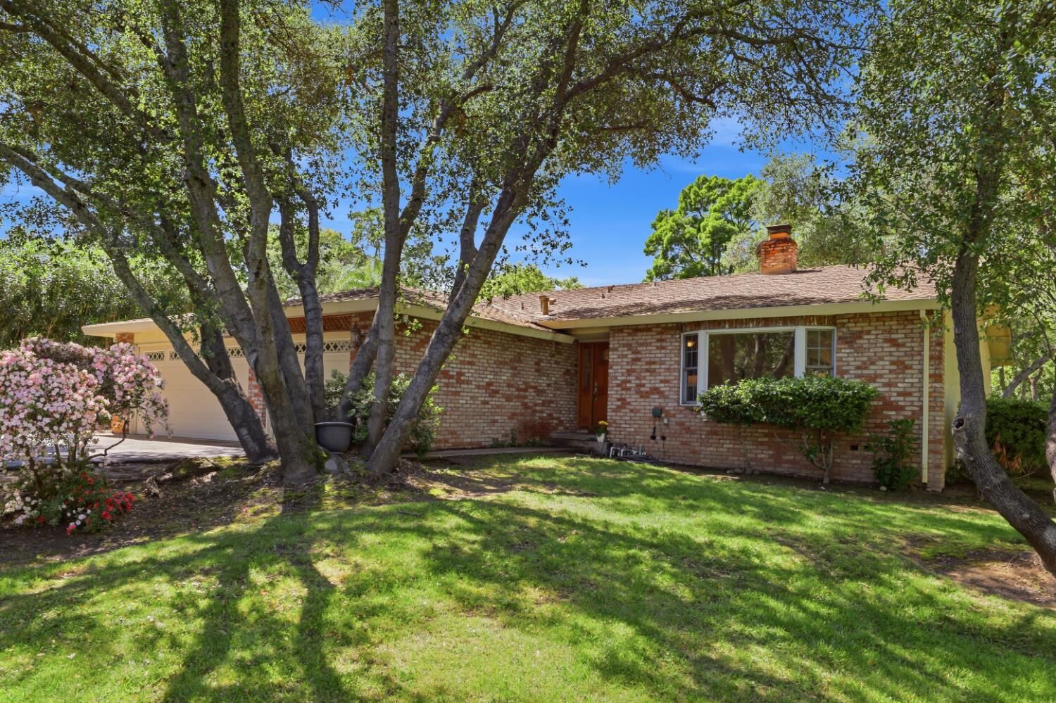Property Photo: 9410 Oak Leaf Way CA 95746
