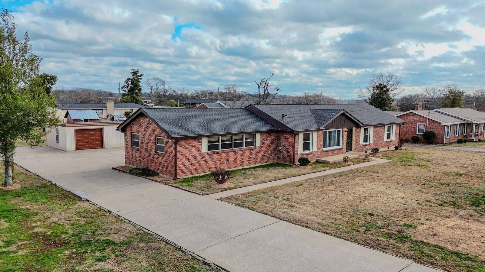 Property Photo:  189 Clearview Cir  TN 37075 