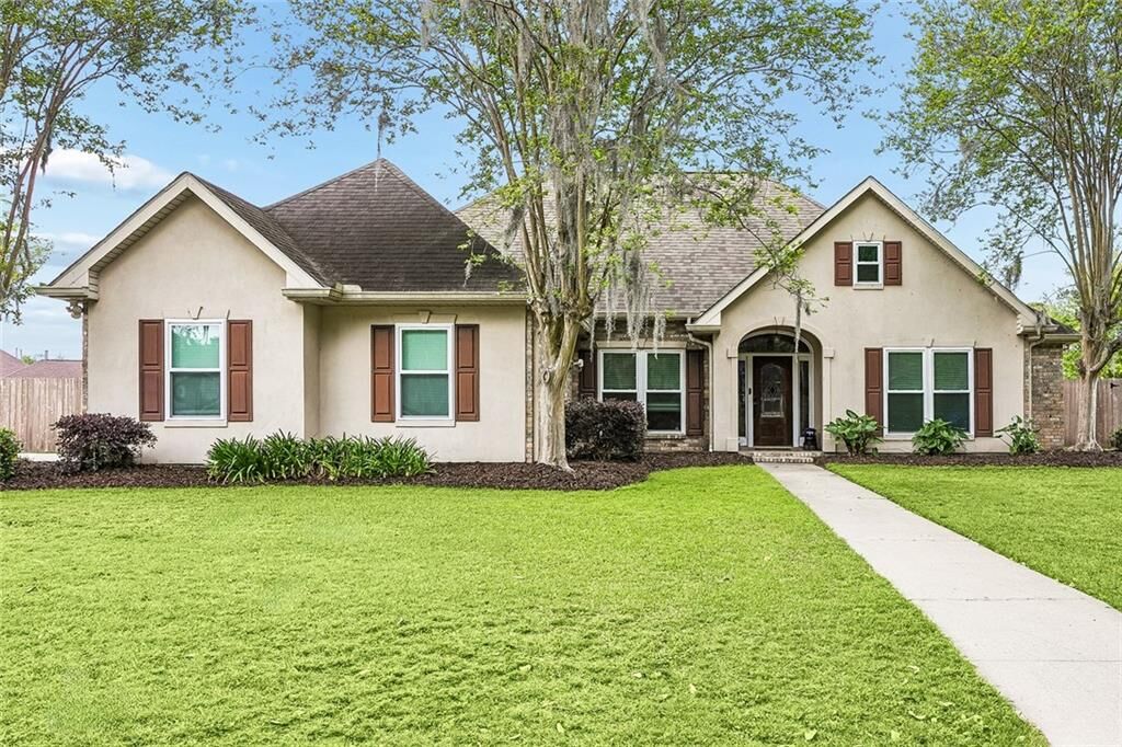 Property Photo:  150 Riverbend Drive  LA 70037 