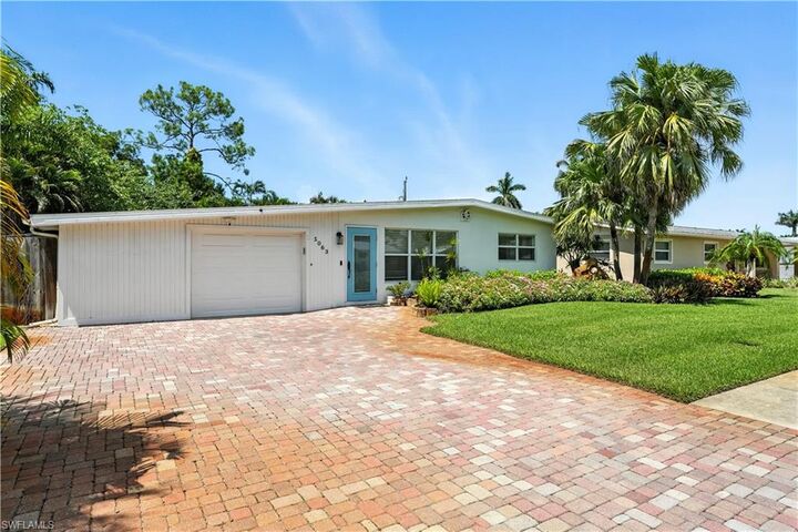 Property Photo:  1063 22nd Ave N  FL 34103 