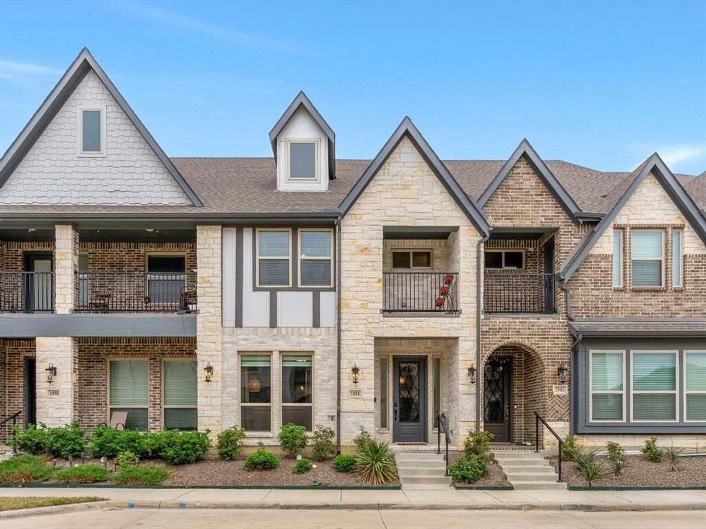 Property Photo: 1888 Melinda Lane TX 75234
