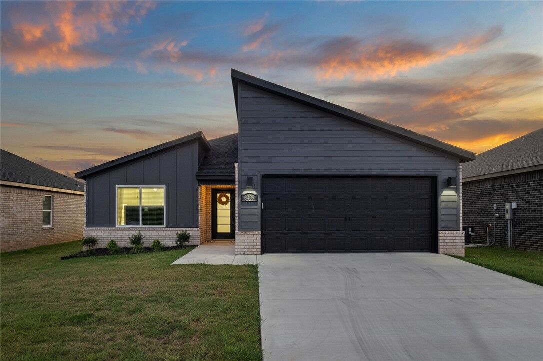 Property Photo:  6312 NW Zella Street  AR 72713 