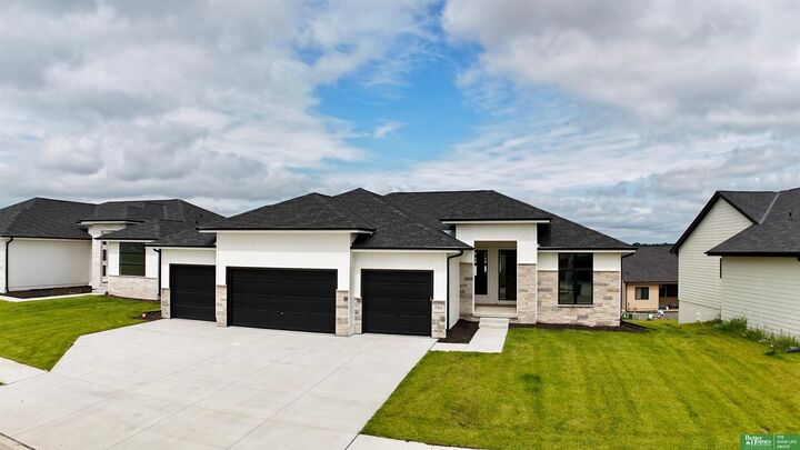 Property Photo:  5504 N 212th Avenue  NE 68022 