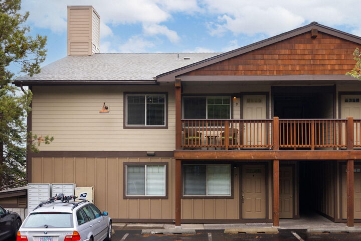 Property Photo: 1010 NW Roanoke Avenue Apt 9 OR 97703