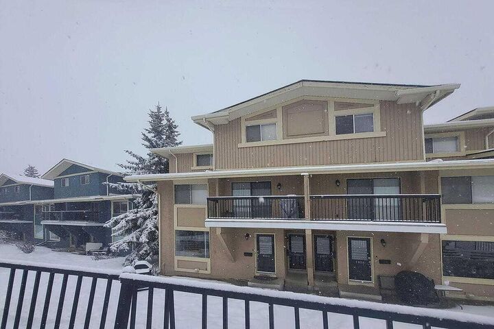 Property Photo: 2200 Woodview Drive SW 1101 AB T2W 3N6