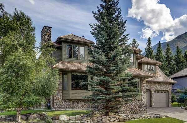 Property Photo:  5 Cascade Court  AB T1L 1B1 