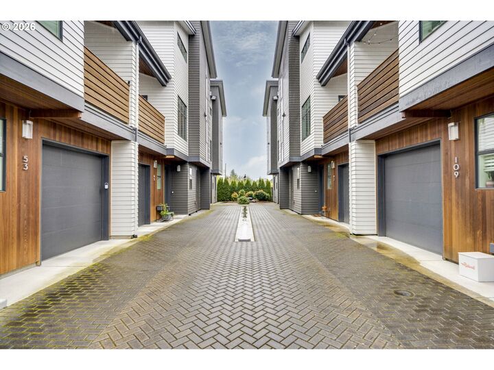 Property Photo: 65 NE 58th Ave OR 97213