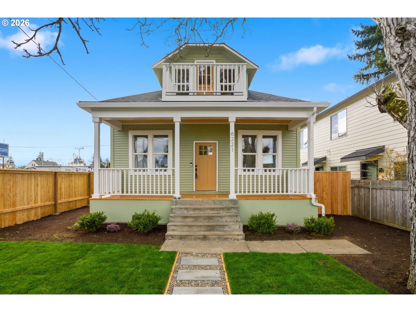 Property Photo: 6221 SE 83rd Ave OR 97266