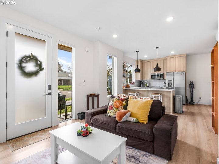 Property Photo:  5277 N Oberlin St 1  OR 97203 