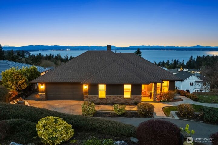 Property Photo:  1021  Lightning Way  WA 98282 