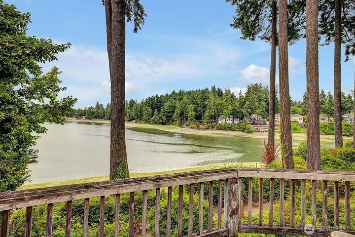 Property Photo:  921  Pershing Ave 101  WA 98312 