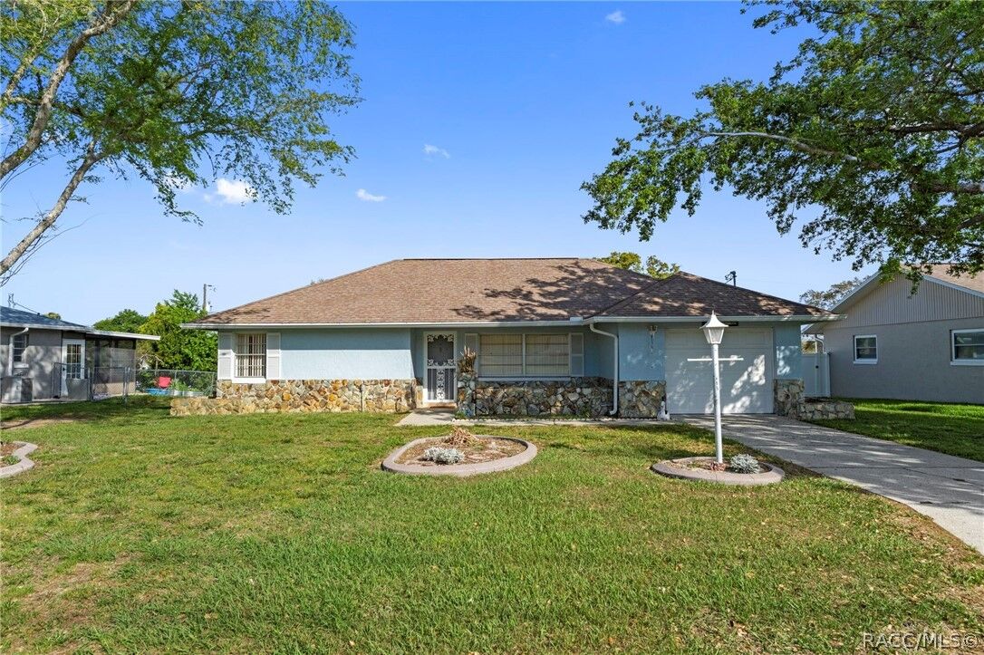 Property Photo:  605 W Buttonbush Drive  FL 34465 