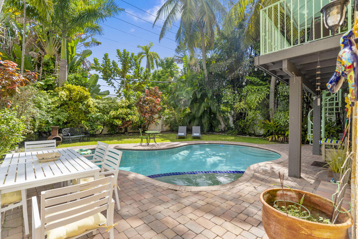 Property Photo:  614 SE 5th Court  FL 33301 