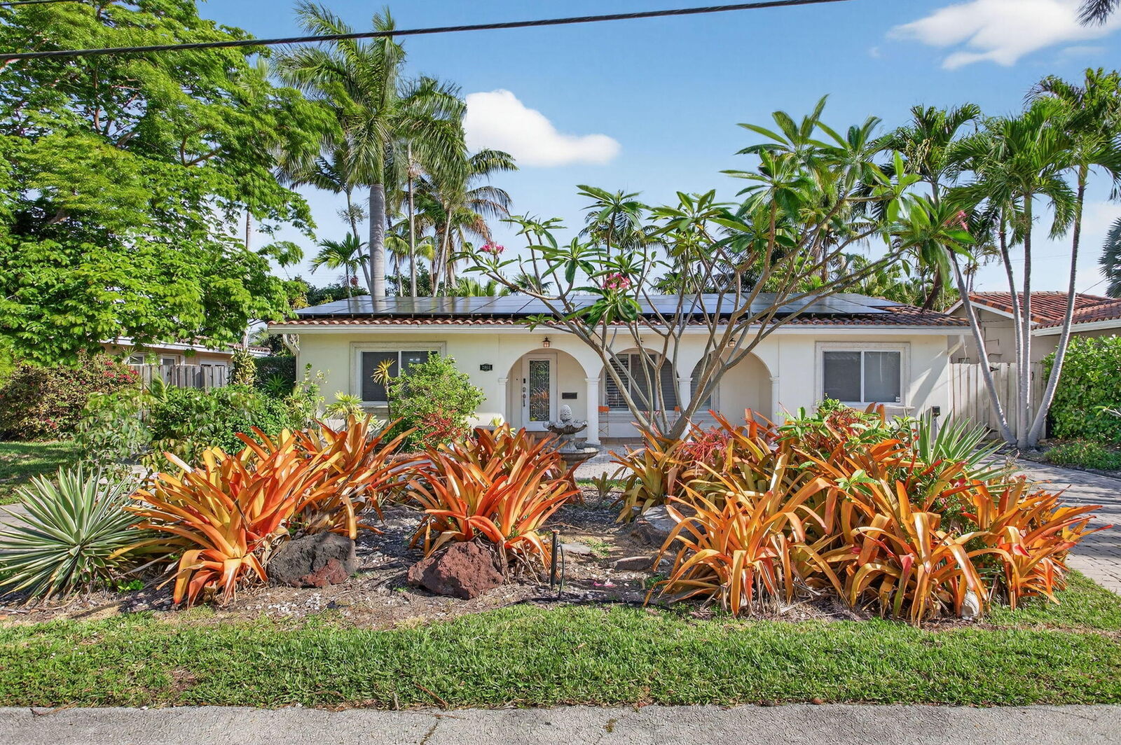 Property Photo: 2101 NE 25th Street FL 33305