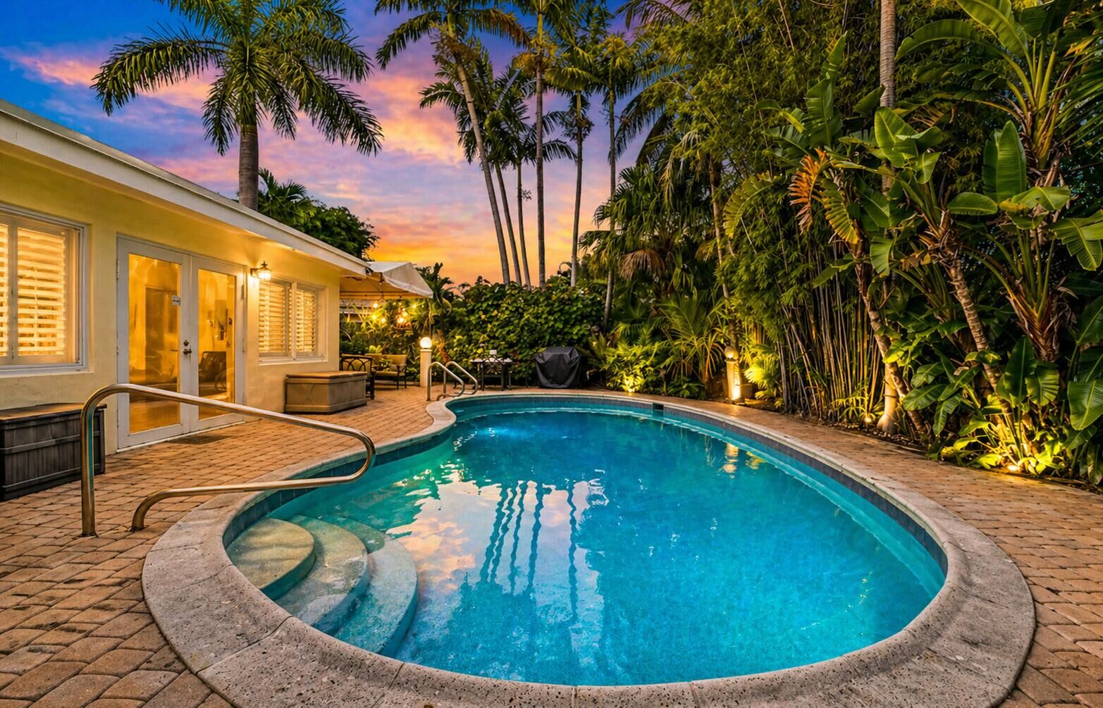 Property Photo:  2101 NE 25th Street  FL 33305 