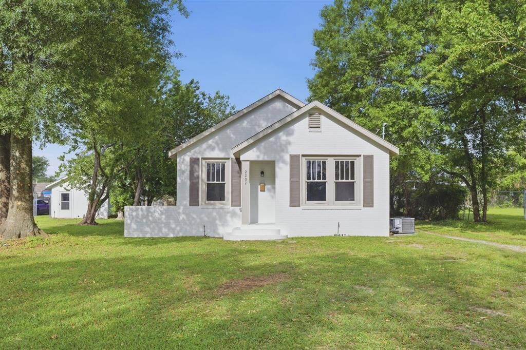 Property Photo:  2202 Stanton Street  LA 70601 