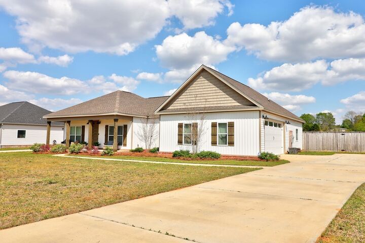 Property Photo: 2236 County Road 712 AL 36330