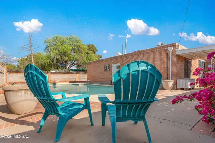 Property Photo: 1047 E Hedrick Drive AZ 85719