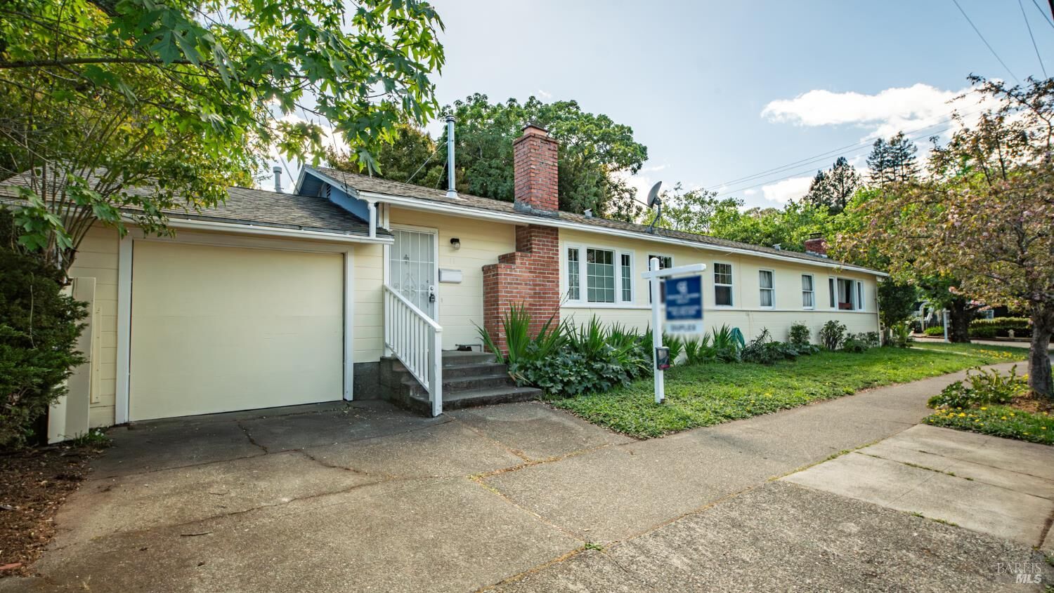 Property Photo:  11 San Rafael Avenue  CA 94901 