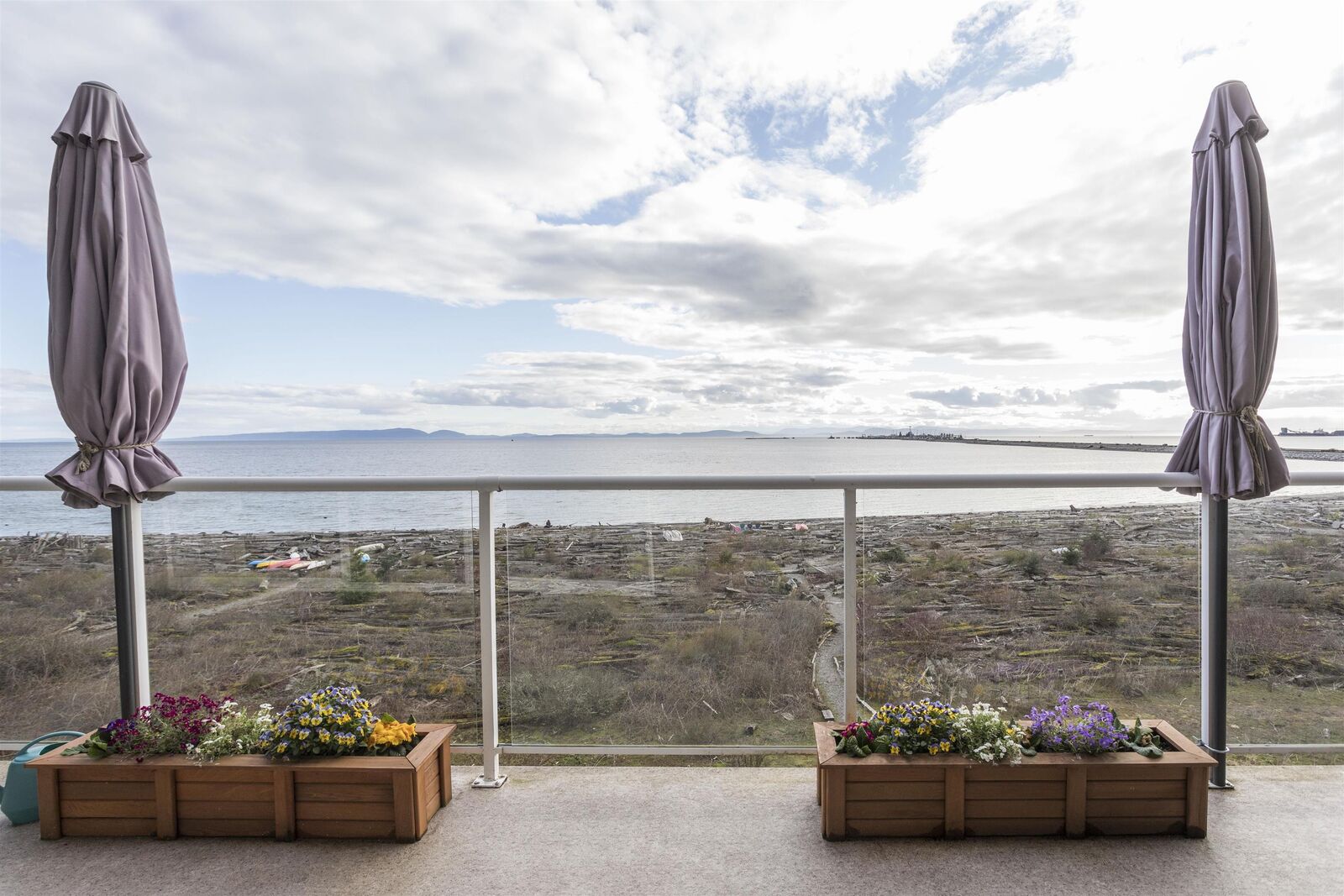 Property Photo: 1120 Tsatsu Shores Drive 308 BC V4M 4G3
