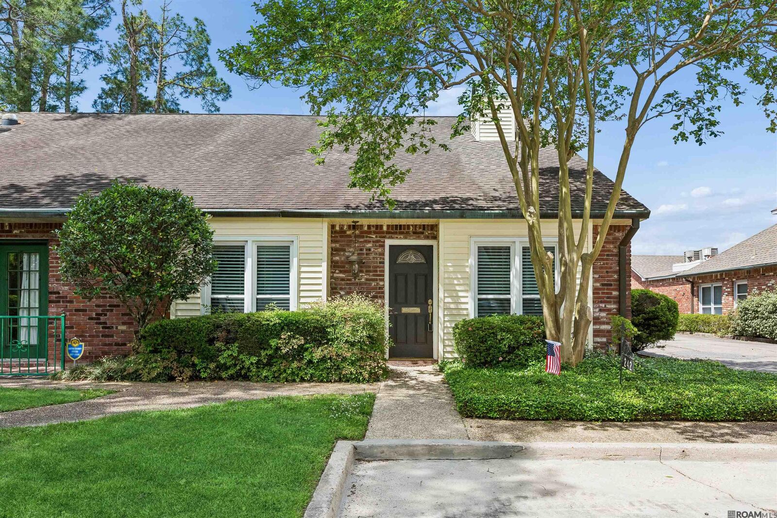 Property Photo:  242 McGehee Dr  LA 70815 